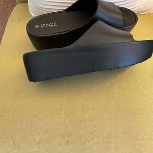 Black rubber summer slip on shoe